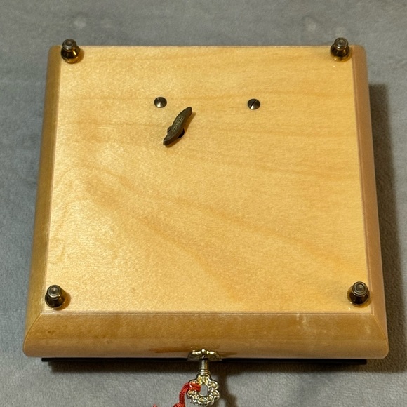 REUGE Wooden Heart Inlay Music Jewelry Box Maroon Velvet Lined,Italy - Picture 5 of 7